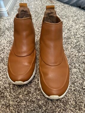 Nike Women's Air Max Thea boots mid size 7 Brown with White Sole